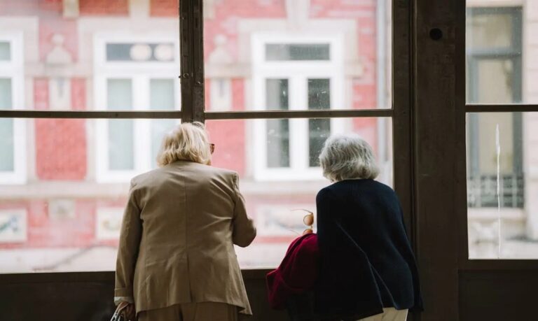 Acompanhamento de um geriatra mudou a rotina de uma pessoa idosa e trouxe mais qualidade de vida para toda a família.