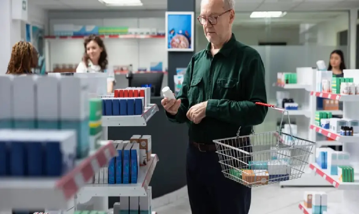 O farmacêutico surge como o elo perdido nessa jornada, sendo a peça-chave para garantir que a longevidade seja acompanhada de segurança e bem-estar.