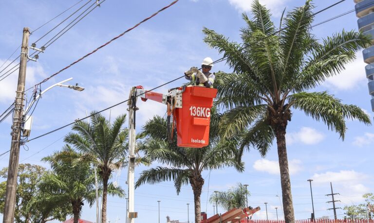 Regiões turísticas recebem reforço na infraestrutura para atender ao aumento da demanda durante o período de férias.