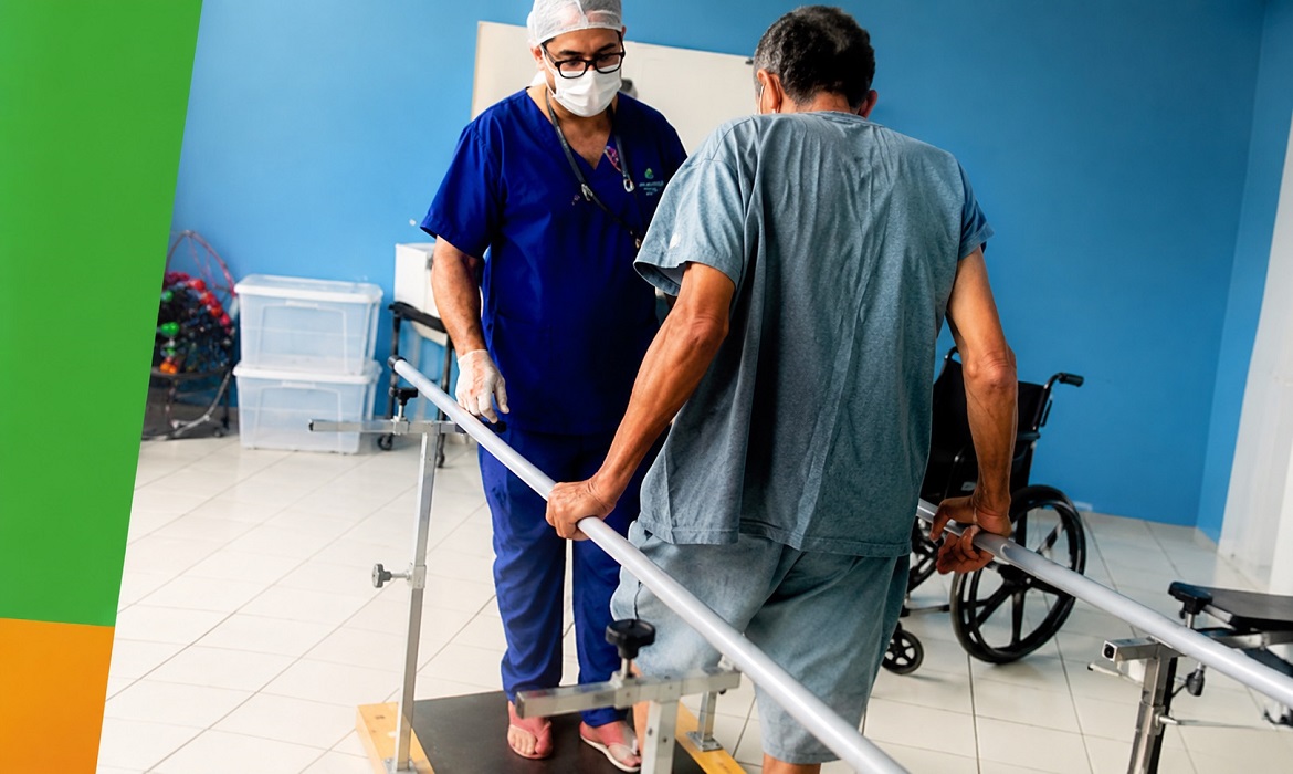 Prevenção de quedas fortalece a autonomia, evita internações e promove um envelhecimento mais saudável.