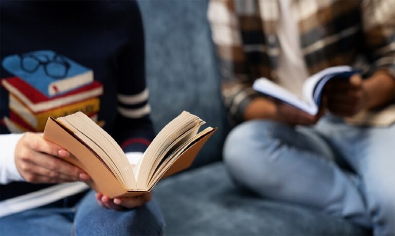 Mais do que analisar textos, o ensino da Literatura deve estimular experiências de leitura que façam sentido para os estudantes.