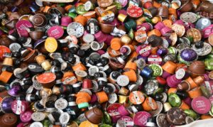 Cooperativas geram renda, promovem inclusão social e desempenham papel essencial na reciclagem, mas ainda enfrentam falta de reconhecimento.