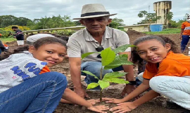 Estudantes de Marabá conheceram de perto práticas rurais ligadas ao plantio de café e ao reflorestamento.