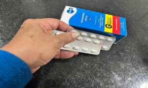 Acompanhamento próximo ajuda a reduzir riscos e promover o uso racional de medicamentos.