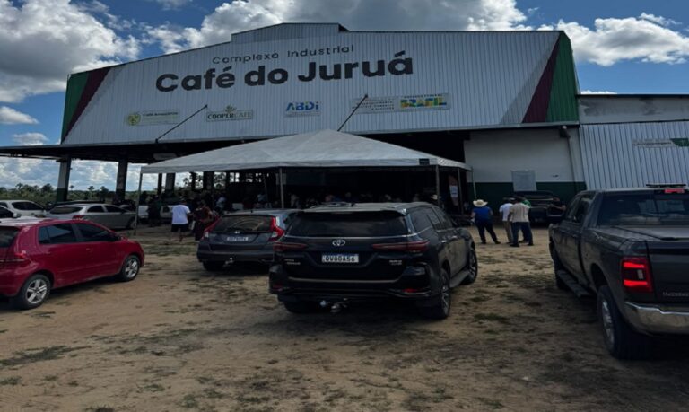 Cooperativistas Amazonenses participaram de uma visita técnica ao Complexo Industrial de Café do Juruá, administrado pela CooperCafé.