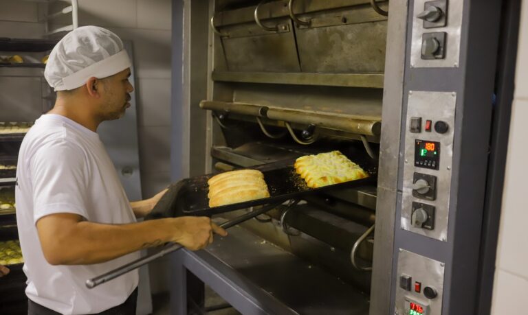 Entre os fatores que influenciam a decisão, o Consórcio se destaca pelo potencial de compra programada e pela possibilidade de evitar juros.