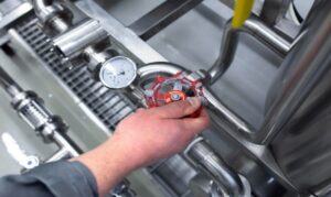 Investir em eficiência energética contribui para o equilíbrio das despesas, fortalece os pequenos negócios e incentiva práticas mais sustentáveis.
