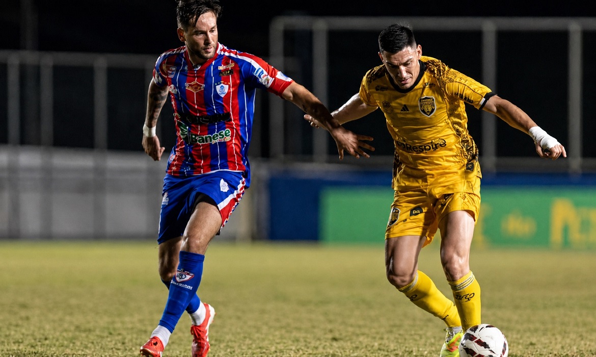 Equipe amazonense cria oportunidades, mas não consegue reagir após sofrer dois gols.