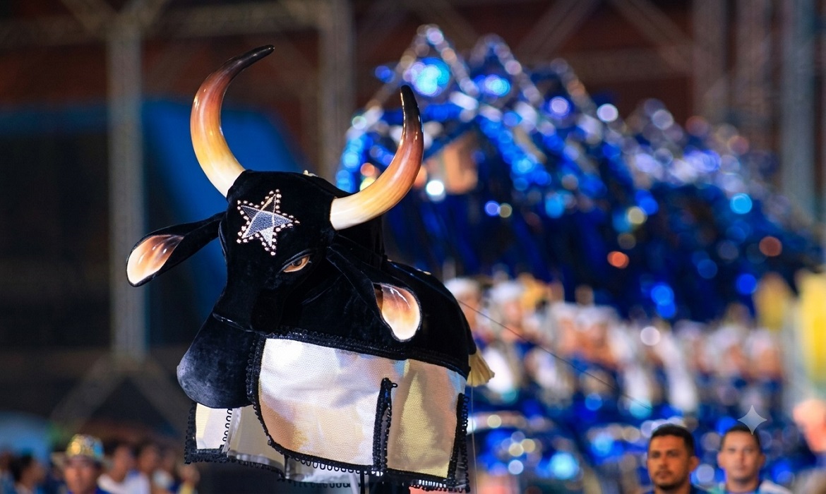 Dualidade em cores - exposição destaca a paixão vermelha e azul que envolve o universo do Boi Bumbá.