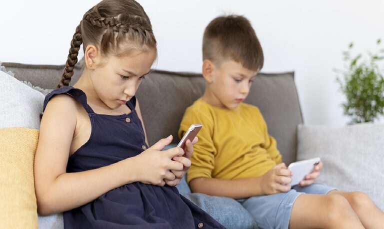 Pesquisas apontam impactos negativos no rendimento escolar.