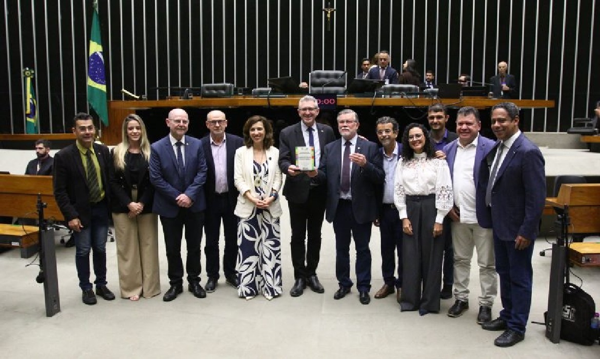 Juventude, tecnologia e clima - Lideranças e parlamentares apontam inovação e sustentabilidade como chaves para o futuro da produção no campo.