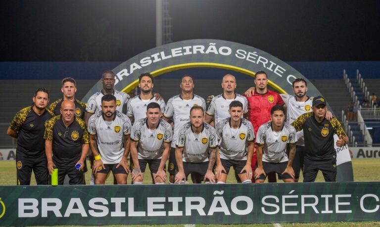 Brusque lidera a competição e tenta ampliar vantagem no topo.