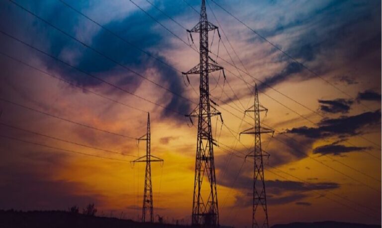 Autonomia a poucos passos: Entenda como a migração para o ambiente livre, simplificada por novas regras da CCEE, pode reduzir despesas energéticas em até 20%.