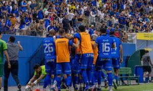 Leão da Vila Municipal constrói vantagem de 3 a 1 no jogo de ida e se aproxima da Série C de 2027.