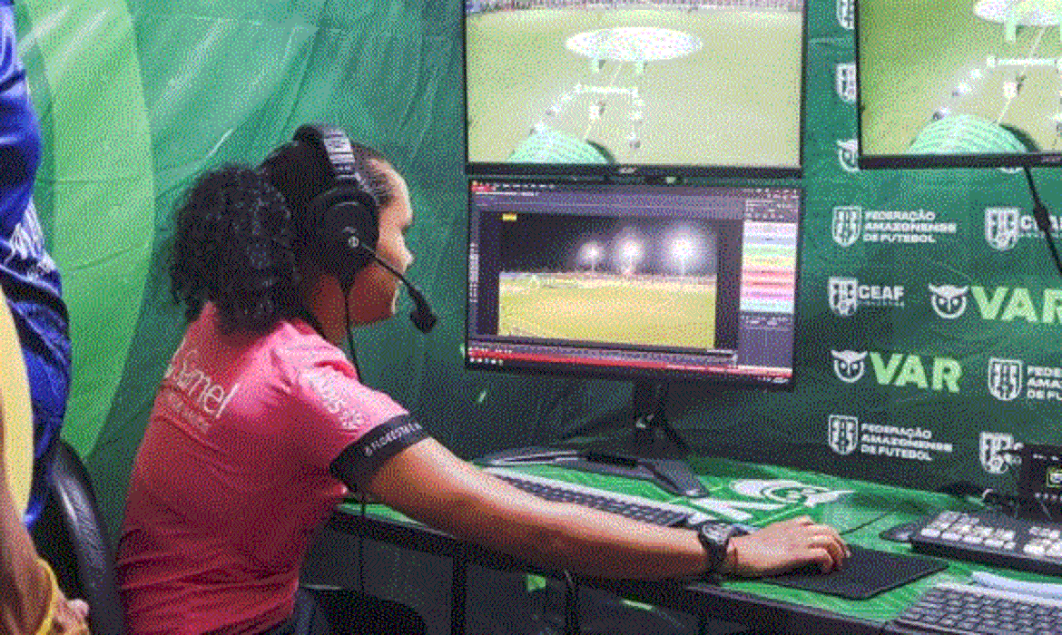 Investimento da FAF em tecnologia de ponta e equipamentos padrão FIFA estruturam o crescimento do futebol amazonense.