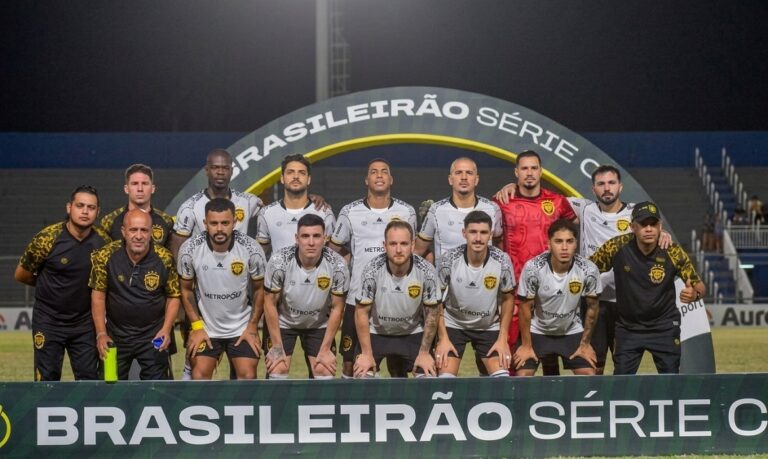 Sob o calor de Manaus, torcida aurinegra se mobiliza para empurrar o time rumo à próxima fase do torneio nacional.