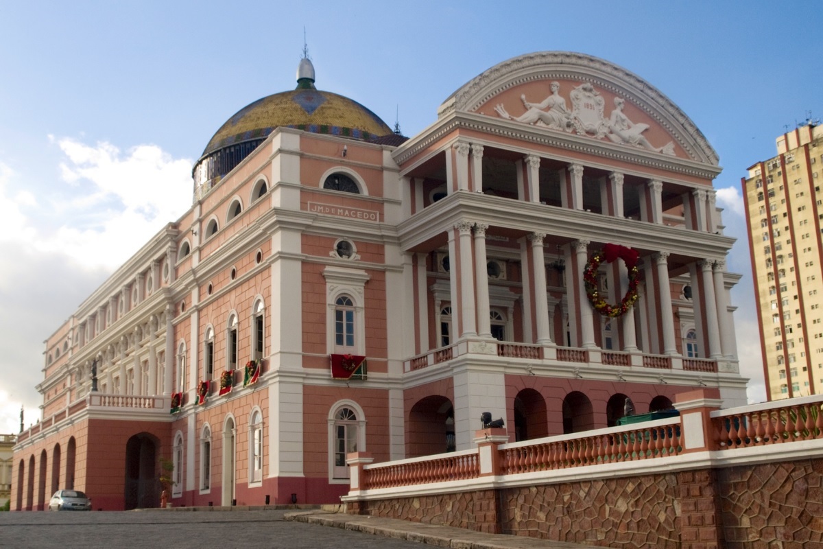 Setor representa 10% do PIB mundial e impulsiona economias locais por meio da geração de empregos e valorização das identidades culturais.