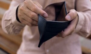 Medida veda a autorização por ligação telefônica, aplicativo ou meio eletrônico, prevendo sanções severas para instituições financeiras que descumprirem as regras.