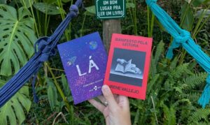A ciência e a história do livro comprovam que o suporte material dos livros físicos melhora a apreensão do texto e enriquece a nossa experiência cognitiva.
