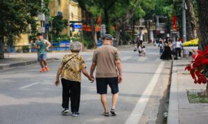 O envelhecimento também traz construções culturais que influenciam as formas de participação social.