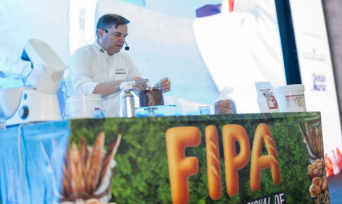 Programação celebra o Dia Mundial do Pão com atrações regionais, incluindo um X-Caboquinho de 30 metros e um bolo de 10 metros.