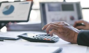 Novo teto de faturamento poderá chegar a R$ 110 mil em 2027 e R$ 140 mil em 2028.